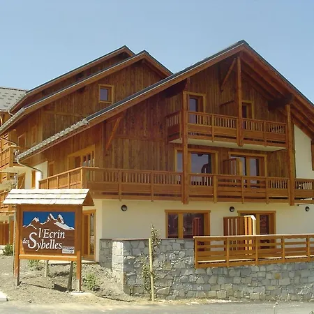Spacious 500 M From The Slopes Of Les Sybelles Fontcouverte-la-Toussuire