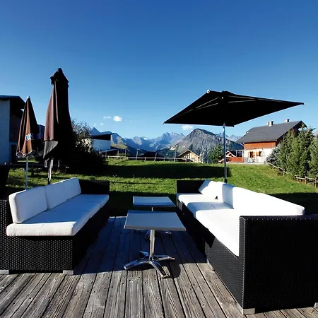 Spacious 500 M From The Slopes Of Les Sybelles